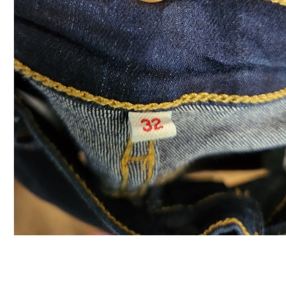 NWOT Levi's Blue Jeans Midrise Shorts - Picture 3 of 3